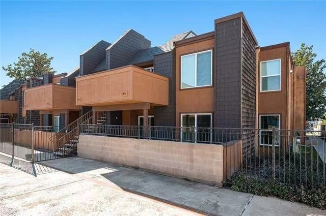 Detail Gallery Image 1 of 11 For 9020 Newport Ave, Fontana,  CA 92335 - 2 Beds | 2 Baths