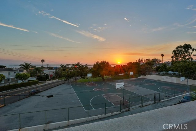 330 Hollowell Avenue, Hermosa Beach, California 90254, 4 Bedrooms Bedrooms, ,3 BathroomsBathrooms,Residential,Sold,Hollowell,SB17017211