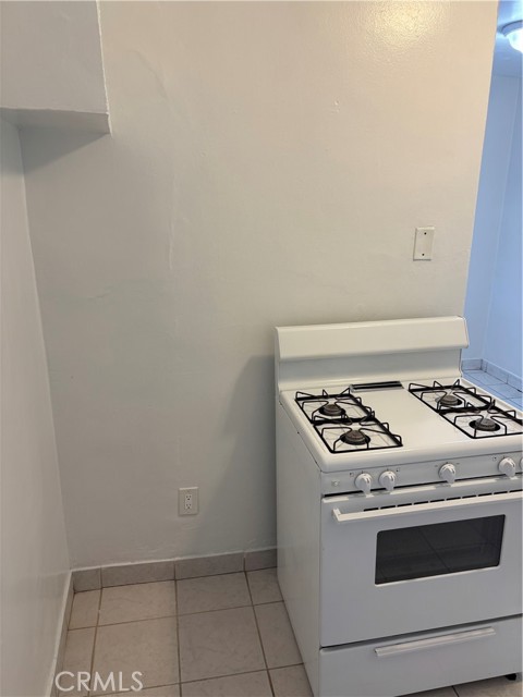 Detail Gallery Image 7 of 18 For 7880 N Claybeck Ave, Sun Valley,  CA 91352 - 2 Beds | 1 Baths