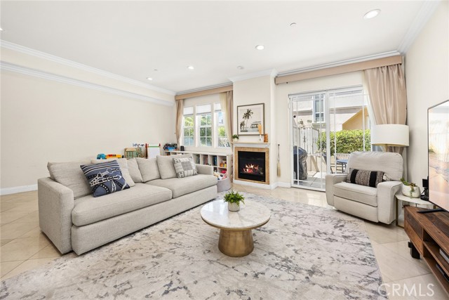 2745 Montrose Avenue, Montrose CA: https://media.crmls.org/medias/c4872a20-0b82-4ab5-834a-76d1728ddfb6.jpg