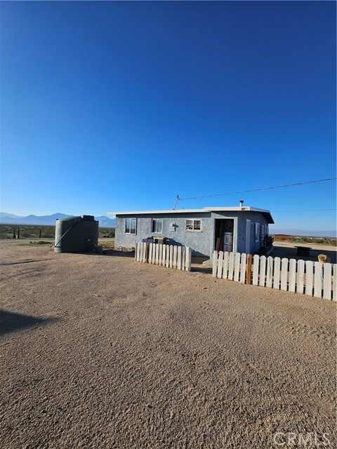 2352 S Jacks Ranch Drive, Ridgecrest CA: https://media.crmls.org/medias/c487670d-e818-4046-a5ba-5c46502aba72.jpg