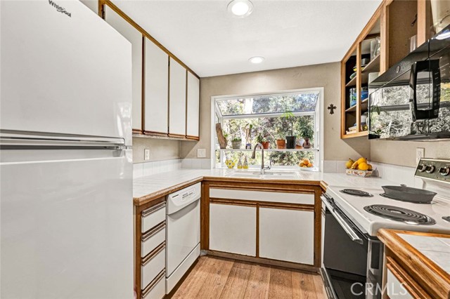 Detail Gallery Image 6 of 21 For 429 Deerfield, Irvine,  CA 92606 - 2 Beds | 1 Baths