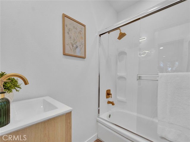 Detail Gallery Image 19 of 22 For 10050 Gloria Ave, Granada Hills,  CA 91343 - 3 Beds | 2/1 Baths