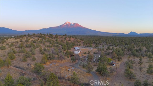 Detail Gallery Image 2 of 16 For 10410 County Hwy a-12, Montague,  CA 96064 - 4 Beds | 2 Baths