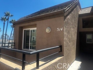 1200 Pacific Coast Hwy SW, Huntington Beach CA: https://media.crmls.org/medias/c4897a7a-1dbd-48ba-a695-3275ea1aa25c.jpg