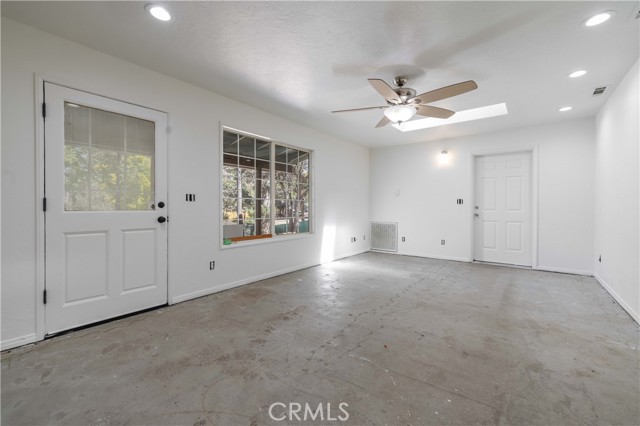 Detail Gallery Image 4 of 35 For 600 Moreno Ln, Sugarloaf,  CA 92386 - 4 Beds | 2 Baths