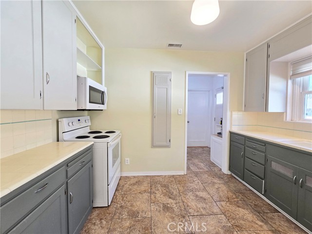 Detail Gallery Image 7 of 17 For 3869 Bandini Ave, Riverside,  CA 92506 - 2 Beds | 1 Baths