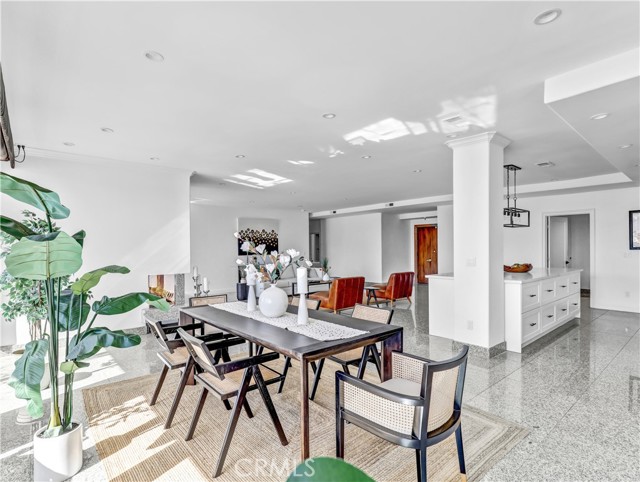 Detail Gallery Image 12 of 34 For 1333 S Beverly Glen Bld #402,  Los Angeles,  CA 90024 - 5 Beds | 5/1 Baths