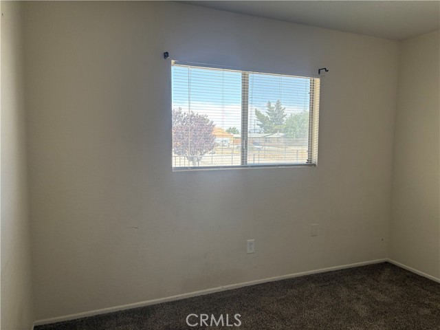 13508 Mohawk Road, Apple Valley CA: https://media.crmls.org/medias/c48be3a1-b7dc-463b-8379-b31b80bef9e1.jpg