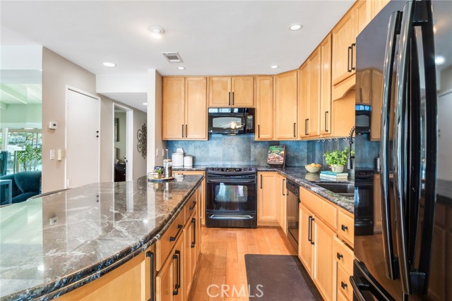 Detail Gallery Image 8 of 50 For 22196 Treasure Island, Canyon Lake,  CA 92587 - 2 Beds | 2 Baths