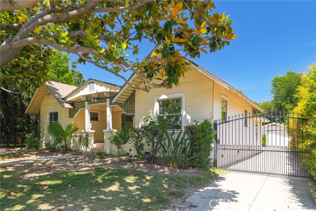 164 S Berkeley Avenue, Pasadena CA: https://media.crmls.org/medias/c48c9760-ceb0-4ead-81b8-7b6fd06d6357.jpg