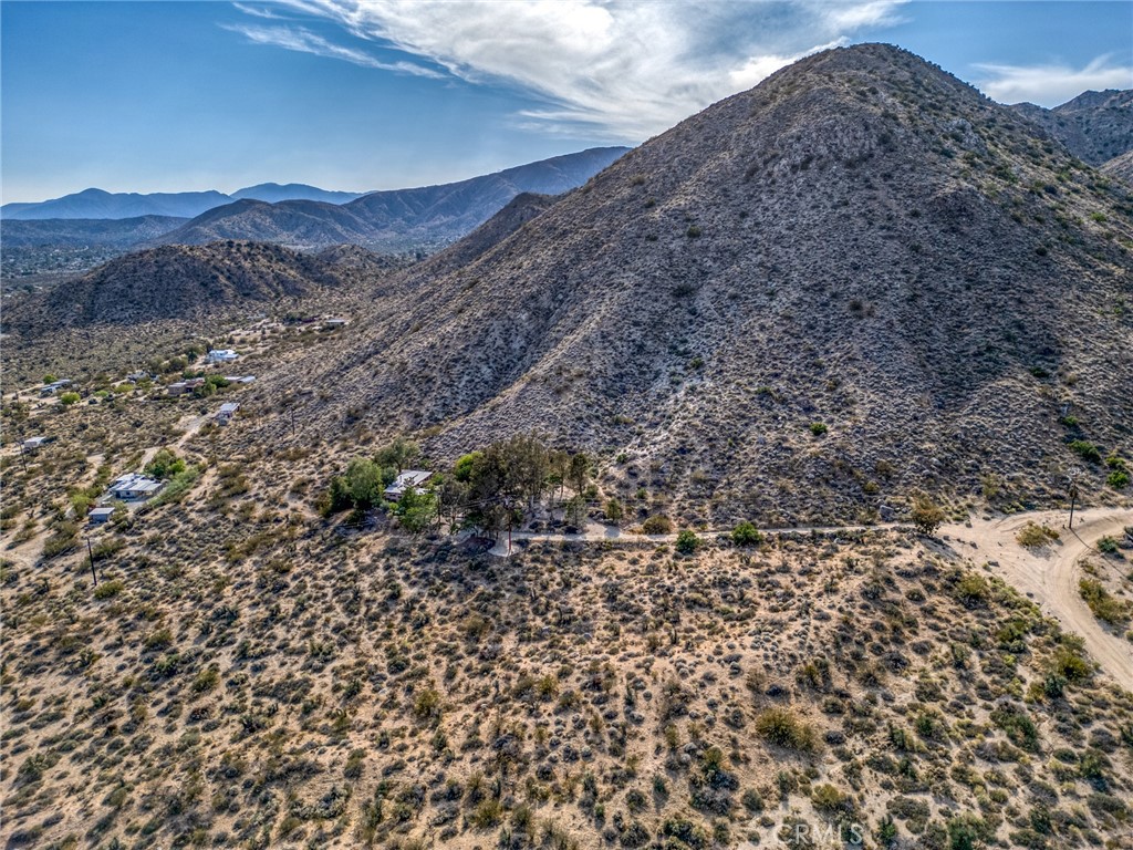 https://media.crmls.org/medias/c48d2792-b70f-4f7e-9297-f6e4c7830c96.jpg?preset=X-Large