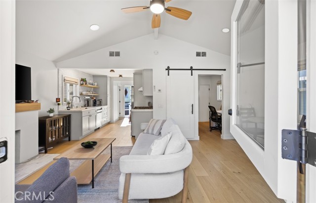 Detail Gallery Image 9 of 24 For 389 Park, Laguna Beach,  CA 92651 - 3 Beds | 2 Baths