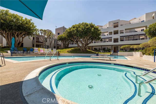 530 The Village, Redondo Beach, California 90277, 3 Bedrooms Bedrooms, ,3 BathroomsBathrooms,Residential,For Sale,The Village,SB24182002