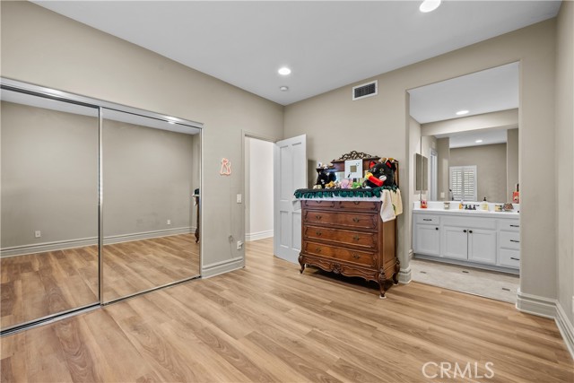 Detail Gallery Image 12 of 61 For 15355 Michael Crest Dr, Canyon Country,  CA 91387 - 5 Beds | 3/1 Baths