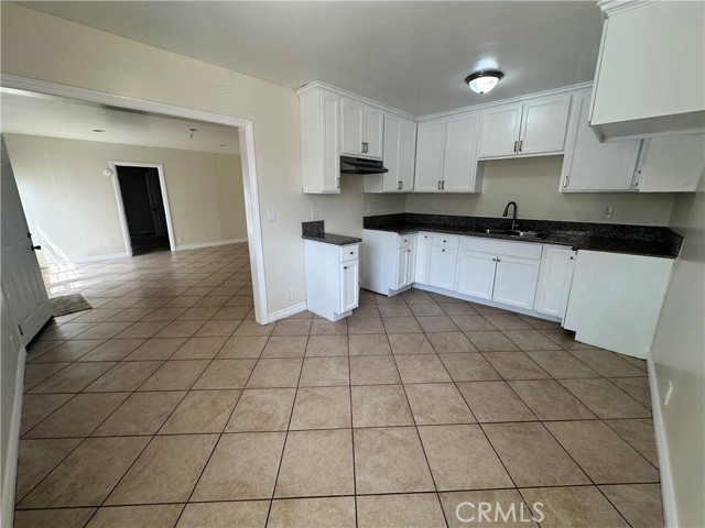 10516 S Clovis Avenue, Los Angeles CA: https://media.crmls.org/medias/c48ed72a-72ef-459b-9450-3eada217deb2.jpg