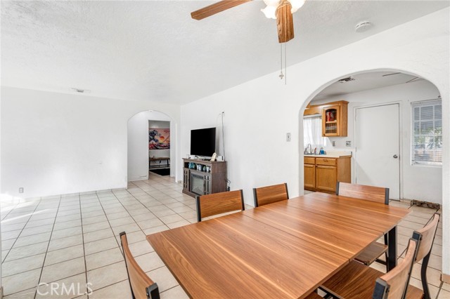 Detail Gallery Image 10 of 21 For 1562 N Fay, Fresno,  CA 93728 - 2 Beds | 1 Baths