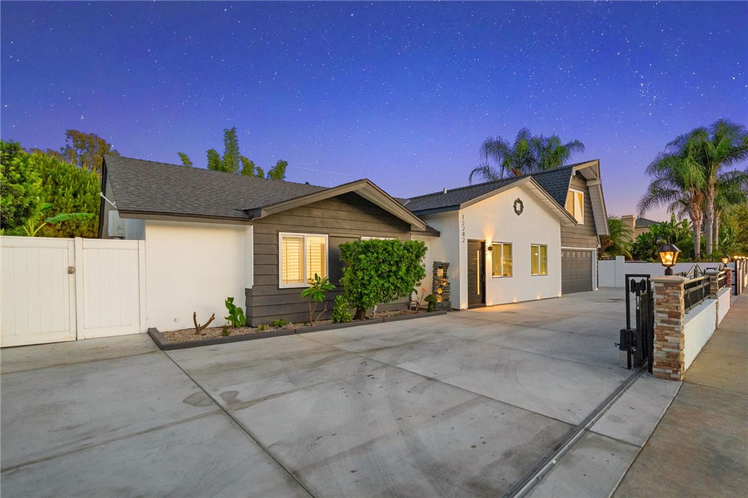 Detail Gallery Image 8 of 72 For 12282 Newport Ave, North Tustin,  CA 92705 - 5 Beds | 5 Baths