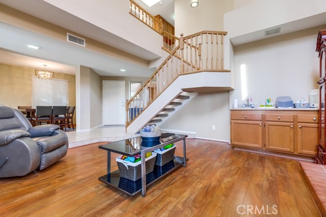 Detail Gallery Image 12 of 75 For 18556 Olympian Ct, Canyon Country,  CA 91351 - 3 Beds | 2/1 Baths