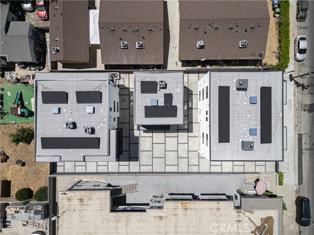 Detail Gallery Image 5 of 35 For 6700 Kester Ave, Van Nuys,  CA 91405 - 5 Beds | 4 Baths