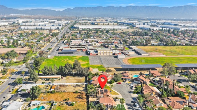 Detail Gallery Image 3 of 44 For 7656 Evergreen Ln, Fontana,  CA 92336 - 4 Beds | 2/1 Baths