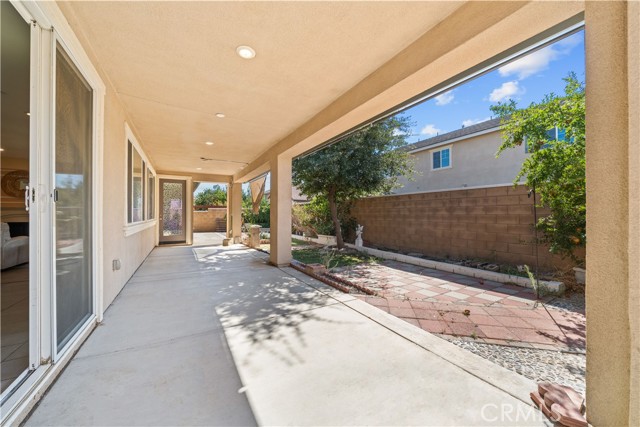 5599 Skimmer Drive, Jurupa Valley CA: https://media.crmls.org/medias/c490a5e2-8b51-494e-9ebd-82767496316f.jpg