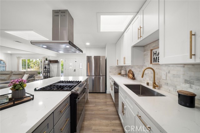 5228 E Minuet Lane, Anaheim CA: https://media.crmls.org/medias/c490e2a5-9e91-478c-8187-d078a22f16d1.jpg