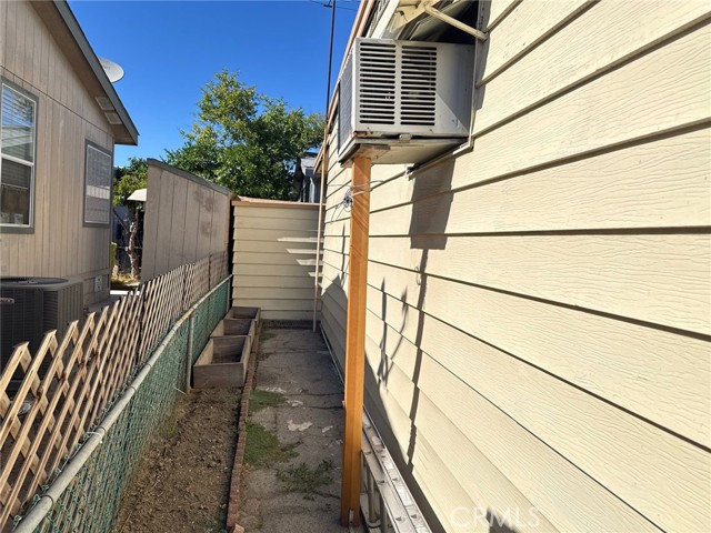 9080 Bloomfield Ave Avenue, Cypress CA: https://media.crmls.org/medias/c4913691-7e1a-4a57-a4e4-2c469763992a.jpg