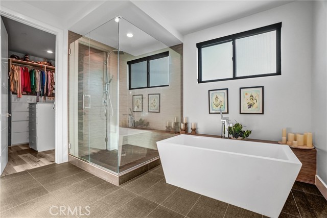 Detail Gallery Image 14 of 29 For 221 Attica, Long Beach,  CA 90803 - 5 Beds | 4 Baths