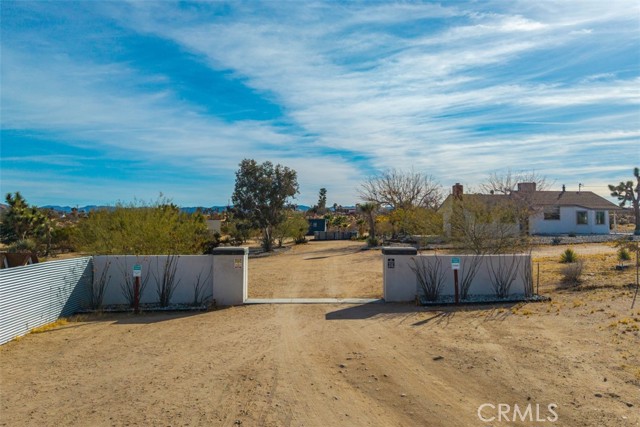 59427 La Crescenta Drive, Yucca Valley CA: https://media.crmls.org/medias/c49253bb-f358-47ad-bec7-7ce824de982c.jpg