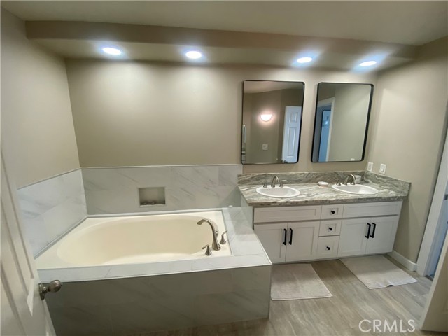 Detail Gallery Image 5 of 27 For 2233 Martin #208,  Irvine,  CA 92612 - 1 Beds | 1 Baths