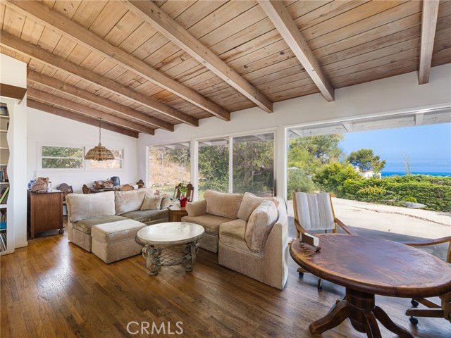 5046 Range Horse Lane, Rolling Hills Estates CA: https://media.crmls.org/medias/c4929cf4-1e34-485b-83cb-31bf3bcec2e3.jpg