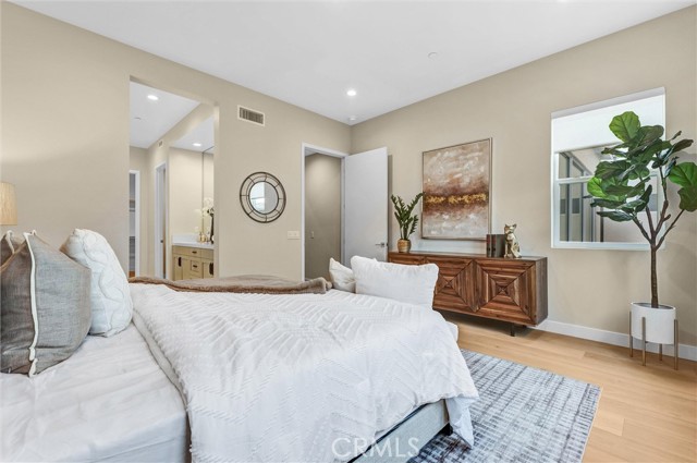 1155 Poppy Court, Montebello CA: https://media.crmls.org/medias/c492f208-53cd-44ef-a931-c22f2597ce83.jpg