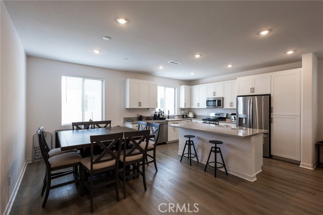 Detail Gallery Image 4 of 20 For 2640 Sprout #104,  Corona,  CA 92883 - 3 Beds | 2/1 Baths