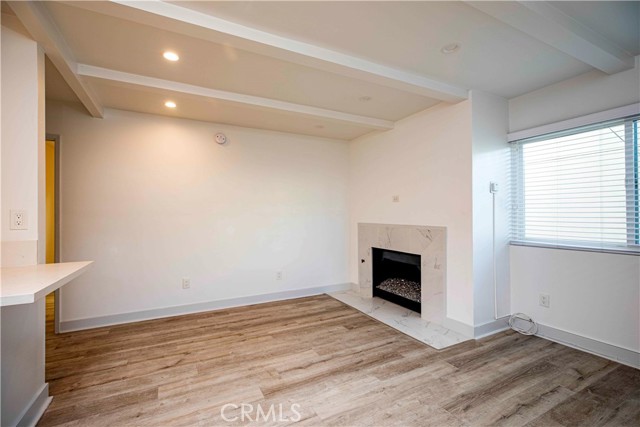 Detail Gallery Image 7 of 13 For 122 El Porto, Manhattan Beach,  CA 90266 - 1 Beds | 1 Baths