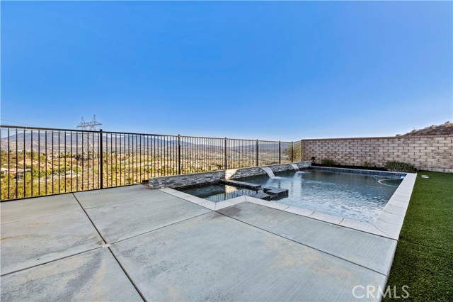 20556 Suzie Lane, Saugus CA: https://media.crmls.org/medias/c493ef0d-7d8d-402b-8efe-9f363c7853d8.jpg