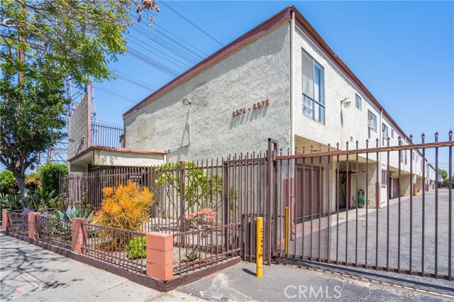 6974 Long Beach Boulevard Long Beach, California We are proud to present 6974 Long Beach Boulevard, a 27-unit multifamily investment property located in Long Beach, California. Built in 1965, the property sits on 0.62 acre and has a combined building size of approximately 17,708 square feet. The property is comprised of two buildings that consist of (18) one bedroom/one bathroom units of approximately 611 square feet and (9) two bedroom/one bathroom units of approximately 745 square feet. The property features gated controlled access, single and double car garages, open space parking and an on-site laundry room. All of the units are individually metered for gas and electricity and have individual hot water heaters.
The property has an attractive rental location on Long Beach Boulevard and is ideally situated with easy access to the 710 Long Beach Freeway, Interstate 105 and the 91 Freeway. Along with its central location and proximity to Downtown Los Angeles, the city is well served by the Martin Luther King, Jr. Transit Center and the Blue Line light rail station providing its residents many alternative ways of traveling to work, entertainment, dining, shopping, and home. The property offers an investor the ability to capture quality tenants seeking a great community with convenient access to a wide variety of activities, transportation and retail amenities.