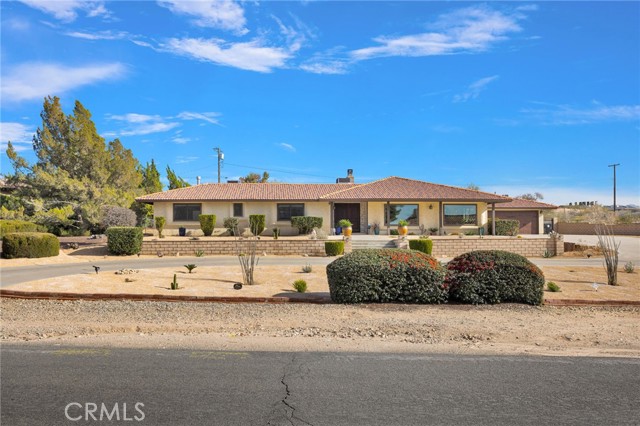 Detail Gallery Image 4 of 75 For 19978 Eyota, Apple Valley,  CA 92308 - 4 Beds | 3 Baths