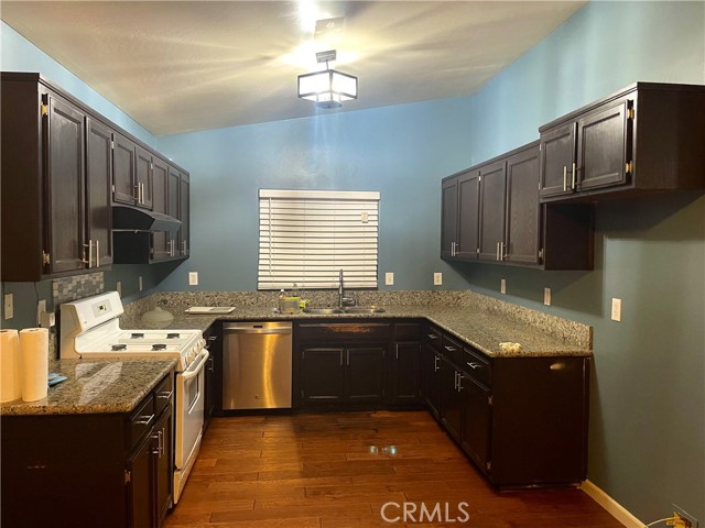 8931 Moose Creek Court, Bakersfield CA: https://media.crmls.org/medias/c496b021-3ed1-4b21-8351-3d5b7ec51fb0.jpg