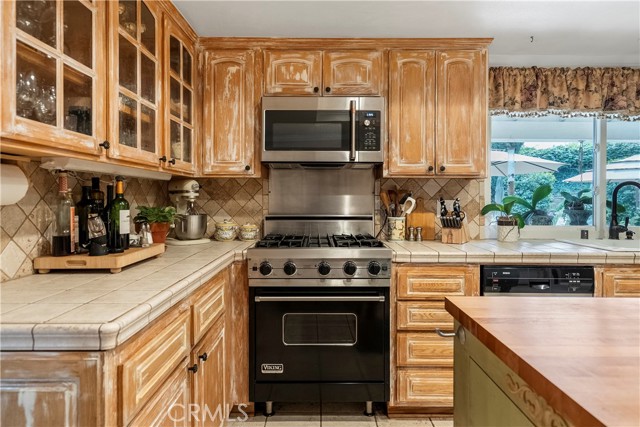 Kitchen/Viking stove