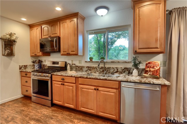 Detail Gallery Image 12 of 49 For 51864 Mountain Quail Pl, Oakhurst,  CA 93644 - 3 Beds | 2 Baths