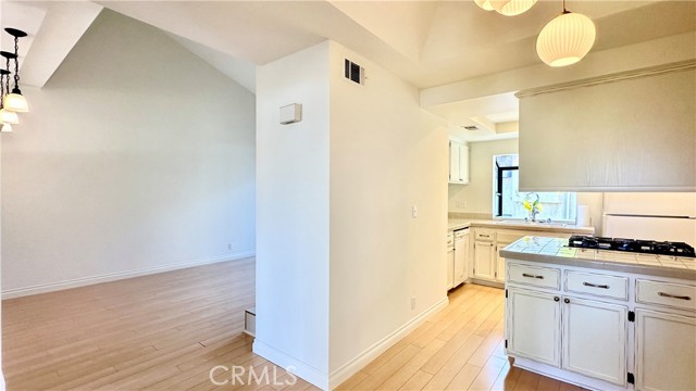 Detail Gallery Image 8 of 35 For 5736 Skyview Way #F,  Agoura Hills,  CA 91301 - 1 Beds | 1 Baths