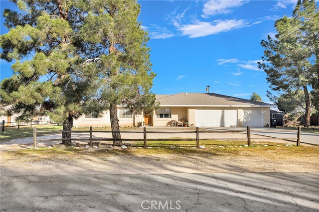 Detail Gallery Image 4 of 52 For 12655 Pocono, Apple Valley,  CA 92308 - 3 Beds | 2 Baths