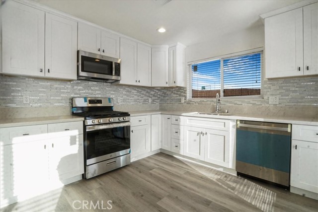 Detail Gallery Image 6 of 28 For 16105 Tawney Ridge Ln, Victorville,  CA 92394 - 3 Beds | 2 Baths