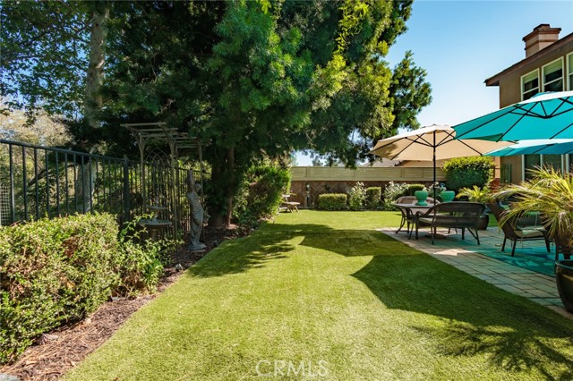 1045 Inverlochy Drive, Fallbrook CA: https://media.crmls.org/medias/c49a5ded-13f5-4dbb-b94c-73e8b2610333.jpg