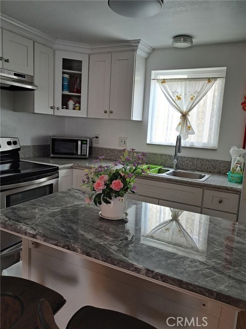 Detail Gallery Image 7 of 23 For 15205 S Budlong Ave #9,  Gardena,  CA 90247 - 2 Beds | 2/1 Baths