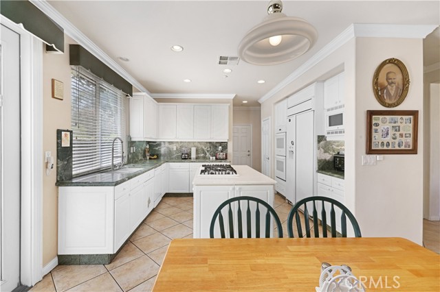 1050 Fuller Drive, Claremont CA: https://media.crmls.org/medias/c49a9438-e659-48bf-91e8-d72b6aa3d720.jpg