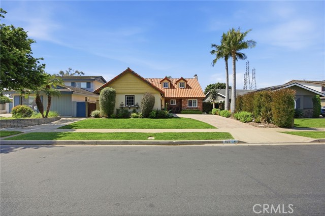 Detail Gallery Image 3 of 49 For 105 Harvard Ln, Seal Beach,  CA 90740 - 5 Beds | 2 Baths