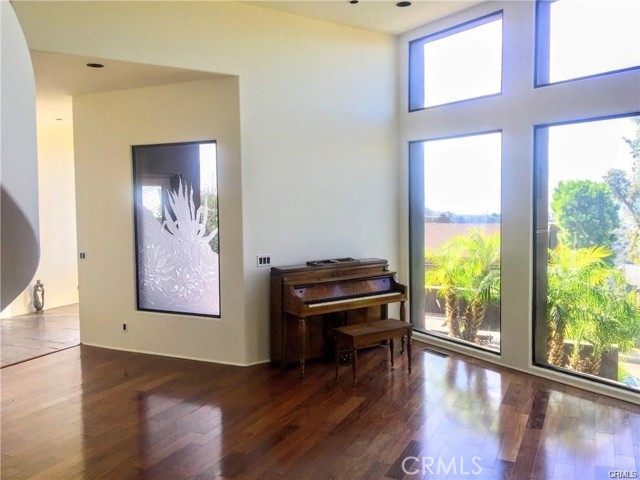 Detail Gallery Image 9 of 21 For 2828 Bernard Ct, Laguna Beach,  CA 92651 - 5 Beds | 3/1 Baths