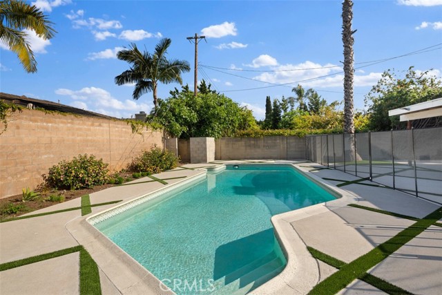 Detail Gallery Image 32 of 38 For 14012 Gershon Pl, Santa Ana,  CA 92705 - 3 Beds | 3 Baths